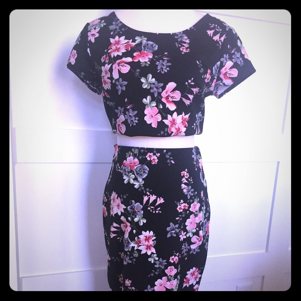 Floral set: cropped top & pencil skirt